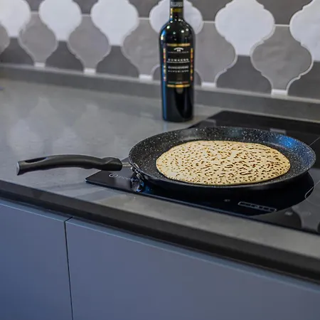 Lamalatestina - In Front Of The Castle Appartement *