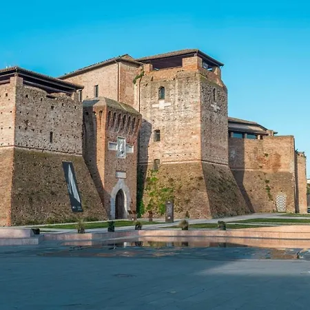 Lamalatestina - In Front Of The Castle