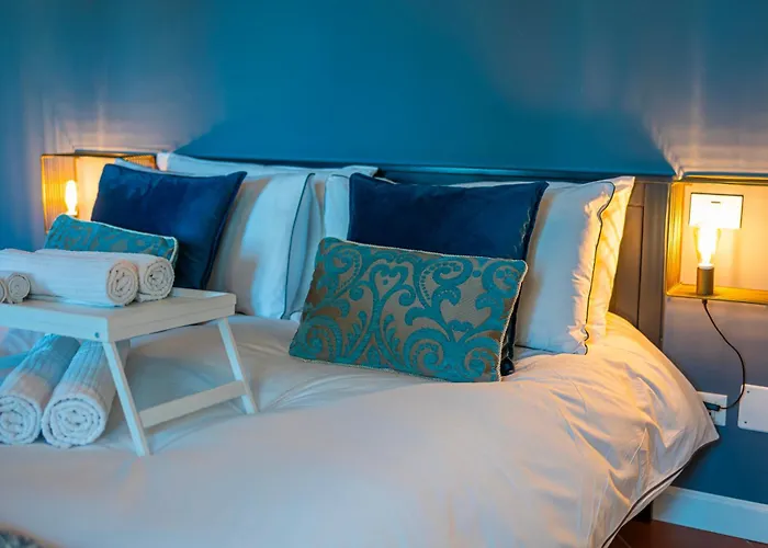 Daire Lamalatestina - In Front Of The Castle *