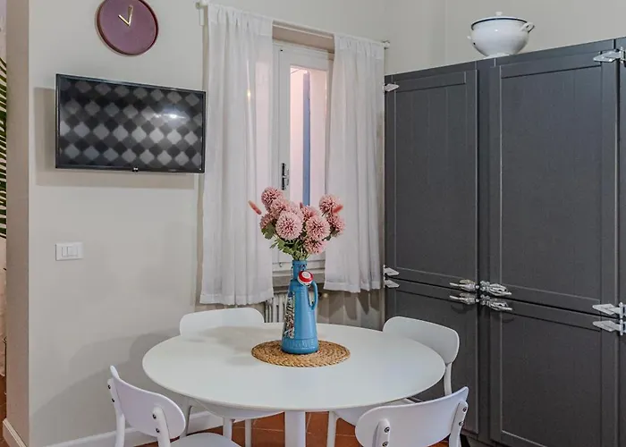 Lamalatestina - In Front Of The Castle *