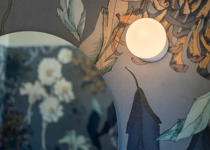 Lamalatestina - In Front Of The Castle *