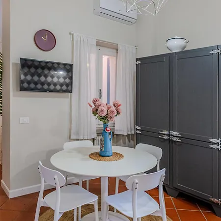 Lamalatestina - In Front Of The Castle *