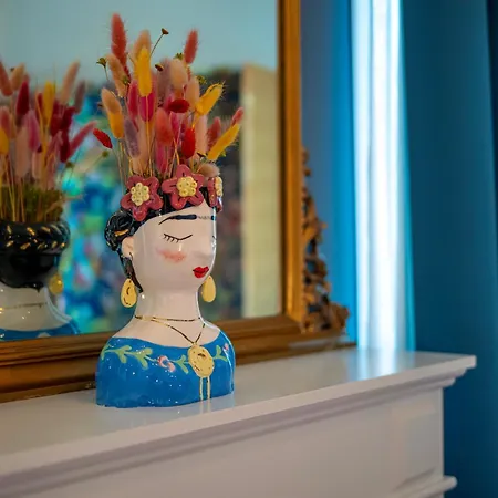 Lamalatestina - In Front Of The Castle