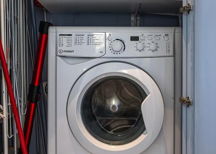 Lamalatestina - In Front Of The Castle 리미니