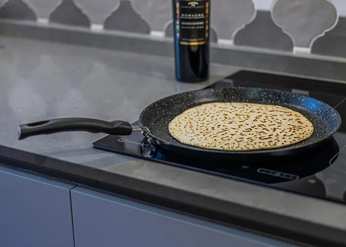 Lamalatestina - In Front Of The Castle 아파트 *