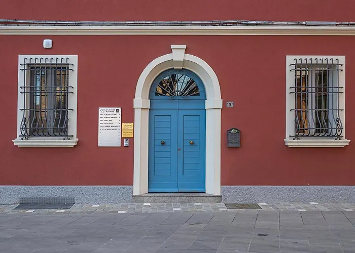 Lamalatestina - In Front Of The Castle * 리미니