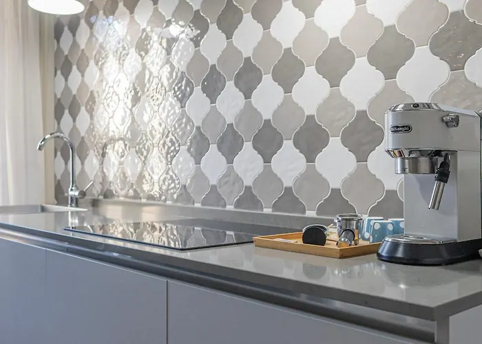 Lamalatestina - In Front Of The Castle