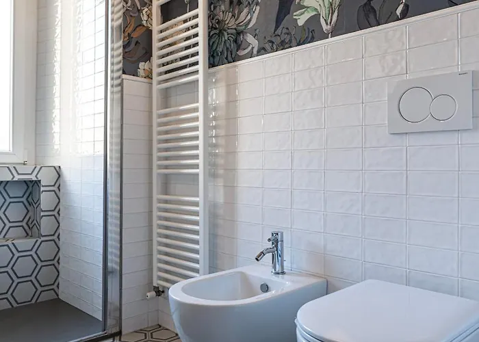 Lamalatestina - In Front Of The Castle 리미니