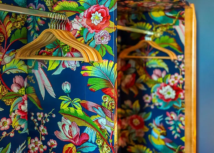 Lamalatestina - In Front Of The Castle