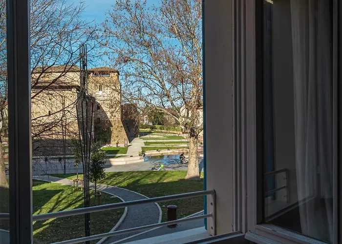 Lamalatestina - In Front Of The Castle 아파트 *