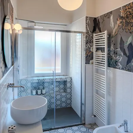 Lamalatestina - In Front Of The Castle Lejlighed