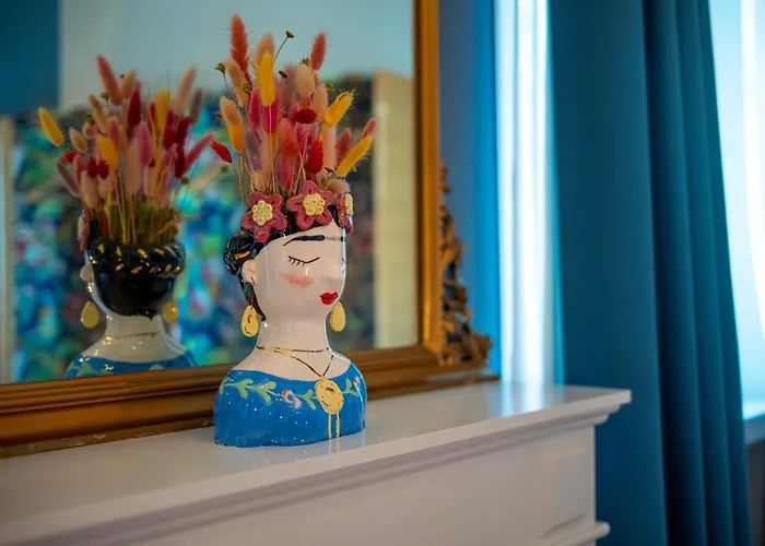 Lamalatestina - In Front Of The Castle